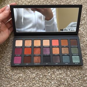 Discontinued Urban Decay Born to Run Eyeshadow Palette